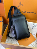 Сумка-слінг чорна Louis Vuitton Avenue NM Taiga c807