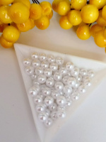 Пластиковые бусины 6 мм / белый/ 10 грам (прим.100 шт)