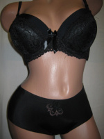 Комплект білизни чорний: бюстгальтер чашка В push up і напівшортики лазерки