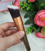 Кисть скошенная для тональной основы