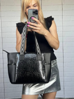 Чорна - формат А4 - блискуча, стильна та елегантна сумка зі зміїним принтом (0571-4)