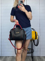 Чорна з червоним краєм - стильна, молодіжна сумочка на блискавці зі знімним ремінем  (0567)