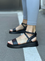 Жіночі кросівки