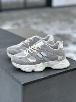 ЖІНОЧІ КРОСІВКИ