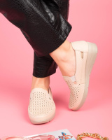 Жіночі світло-бежеві туфлі з екошкіри