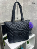 Акція. Чорна стильна стьобана сумка великого розміру на блискавці - плащівка (5126)