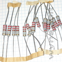 3W 220R 5% 0516 220 Ohm 3W (MOR300SJTB-220R-Hitano) резистори вивідні