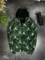 Стильна камуфляжна вітрівка