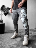 Модні темно-сірі завужені чоловічі джинси з трендовим принтом