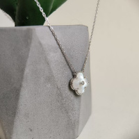 Серебряное колье CatalogSilver с натуральным перламутром, фианитами, вес изделия 4,28 гр (60002204) 400450 размер