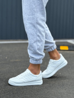 ЖІНОЧІ КРОСІВКИ