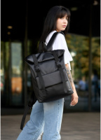 Рюкзак ролл жіночий чорний з клапаном