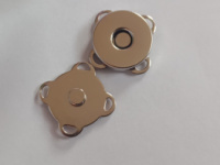 Кнопка магнитная , пришивная. Размер - 18 мм. Цвет - серебро.