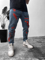 Комфортні сині чоловічі завужені джинси з яскравим принтом