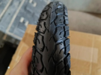 Шина бескамерная цельнолитая 14*2.125