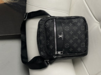 Чоловіча сумка мессенджер через плече Louis Vuitton чорний