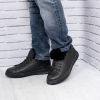 Укороченные черные ботинки на меху из натуральной кожи