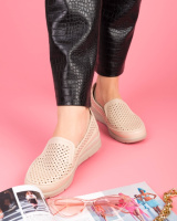 Жіночі світло-бежеві туфлі з екошкіри