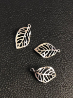 Подвеска лист. Размер - 35*12 мм. Цвет - серебро.