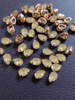 Стрази (акрил) в золотой металлической оправе. Размер - 6*10 мм. Цвет - жёлтый опал