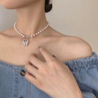 Колье женское с кулоном Бабочка 14753 40 см белое