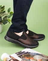 Чоловічі чорні кросівки із сіткою