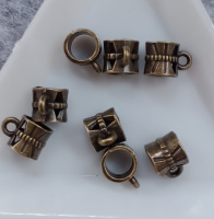 Бейл. Размер - 7*9 мм( отв 5 мм). Цвет -  бронза (металл). Цена за 1 шт.