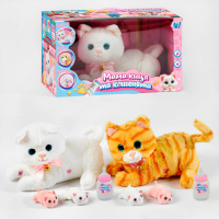 Мама киця та кошенята