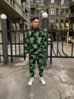 Принтований чоловічий костюм чорно-зеленого кольору  | 5-636