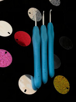 Крючок с силиконовой ручкой. Размер 4.5 мм. Цвет в ассортименте