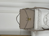 Сумка Louis Vuitton Pochette LUX Medium size бежевий