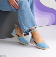 Босоніжки із закритим носом Adrianna