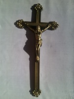 Крест католический с распятием.