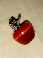 Серебряный подвес «Яблочко» с красным «КОШАЧЬИМ ГЛАЗОМ» и БЕЛЫМ ТОПАЗОМ, 925 проба