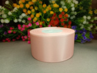 Атласная лента 4 см. Длина рулона 23 м. Цвет лососева