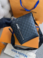 Месенджер чорний Louis Vuitton Discovery BB c862