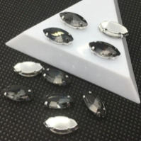 Страз (стекло)  в металлической оправе. Размер - 7×15 мм. Цвет- графитовый