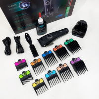 Акумуляторна машинка для стрижки VGR V-880C. Колір: чорний