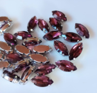 Страз (стекло)  в металлической оправе. Размер - 7×15 мм. Цвет- баклажановый