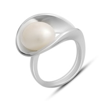 Серебряное кольцо CatalogSilver с натуральным жемчугом, вес изделия 8,22 гр (2175650) 17.5 размер