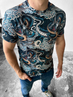 Стильна синя чоловіча футболка з модним дизайном