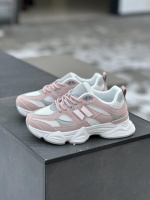 ЖІНОЧІ КРОСІВКИ