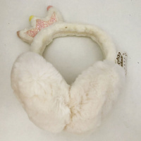 Меховые теплые наушники с короной. Цвет: белый