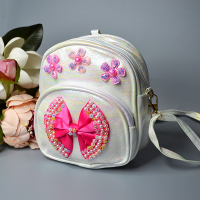 Дитяча сумка-рюкзак перламутровий Колір: Білий