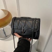 Кросбоді з клапаном на ланцюжку 76014A