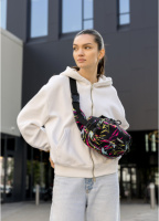 Жіноча сумка через плече бананка з принтом