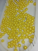 Жемчужные бусины - 6 мм. Цвет - жёлтый. Упаковка - 10 грамм (прим 100 шт).