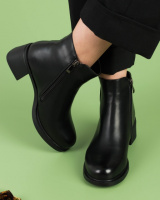 Жіночі зимові чорні черевики на підборах