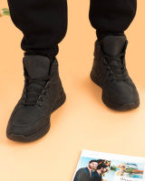 Чоловічі чорні кросівки на шнурівці