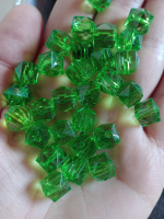 Бусины «квадратные» / 10 мм /  10 грамм (19  шт) /  зелёный